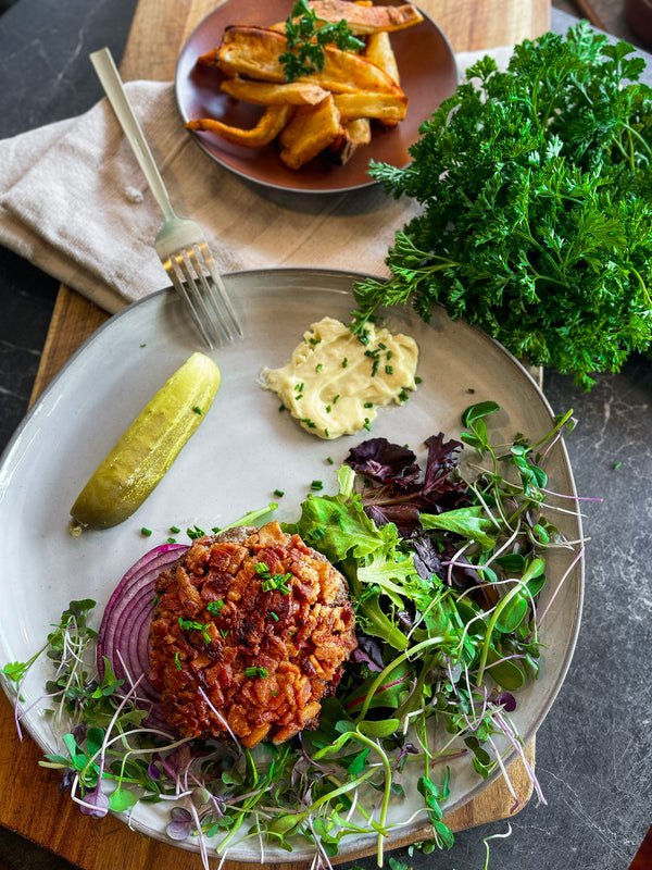 Candied Bacon BBQ Burger - 05.20